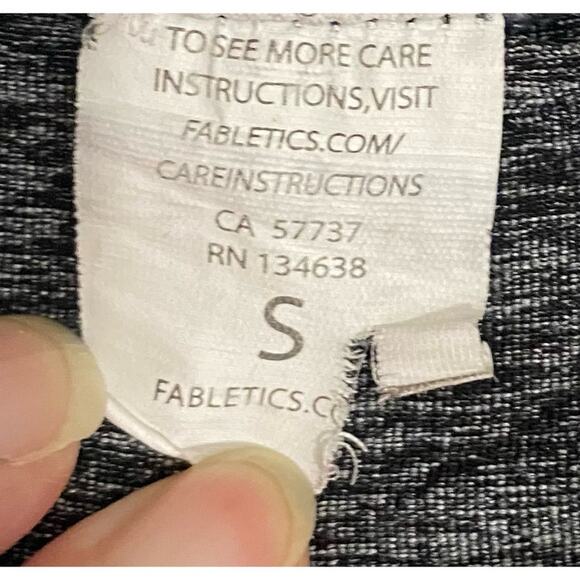 Fabletics Charcoal Heather Gray & Black Seamless Capri Leggings, Size Small - Picture 12 of 12